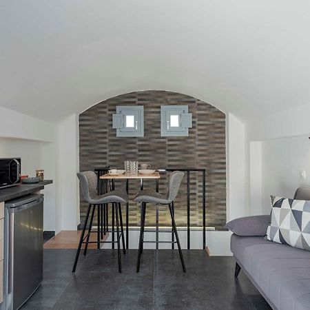Blackstone Luxury Suites Emporio  Екстер'єр фото